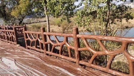 水泥仿木护栏河道景观围栏公园景区仿木纹栏杆混凝土仿树皮栅栏